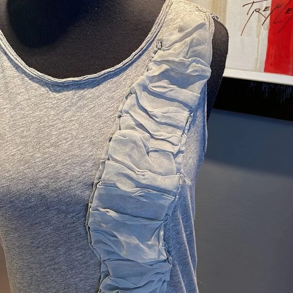 J. Crew tissue 100% cotton heather gray chiffon ruffle raw edge tank. XS. - Picture 3 of 4
